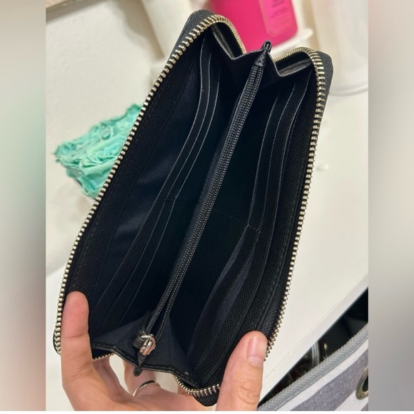 COACH NWOT ZIPPERED WALLET - Picture 2 of 3